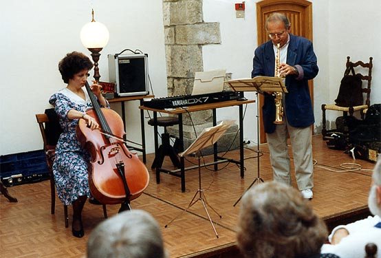 1991 · Cortona. Cello and saxophone meet in the lecture room