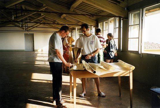1998 · Cortona. Afternoon practice in the old hall