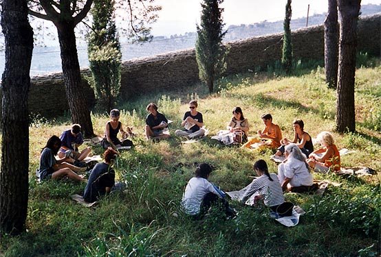 2000 · Cortona. A breakout group in the pines
